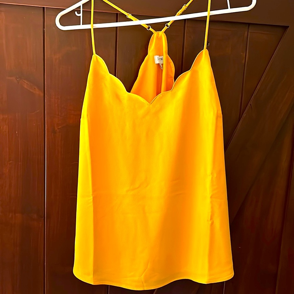 Scalloped tank